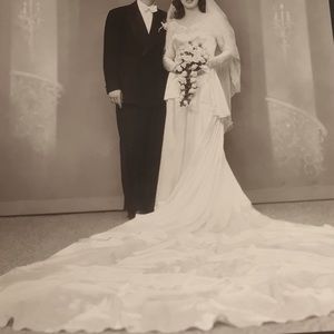 Women’s vintage dress & veil, headpiece. Lace, beaded. Long train custom made